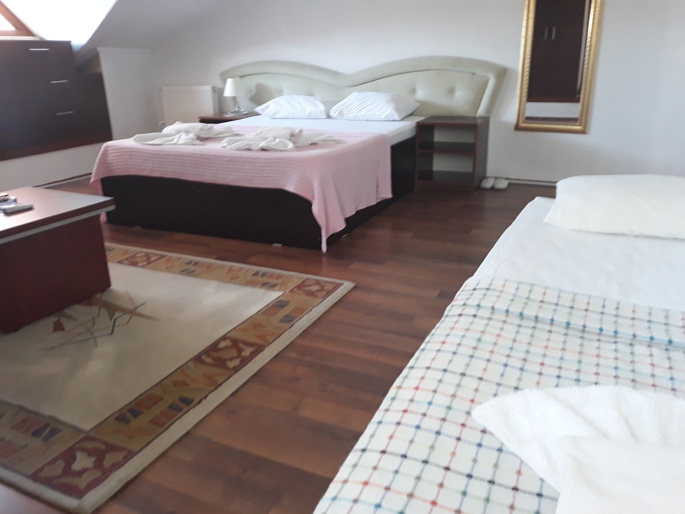 Grand Quadruple Room