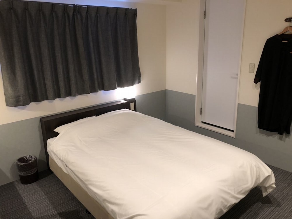 Double Room, Smoking