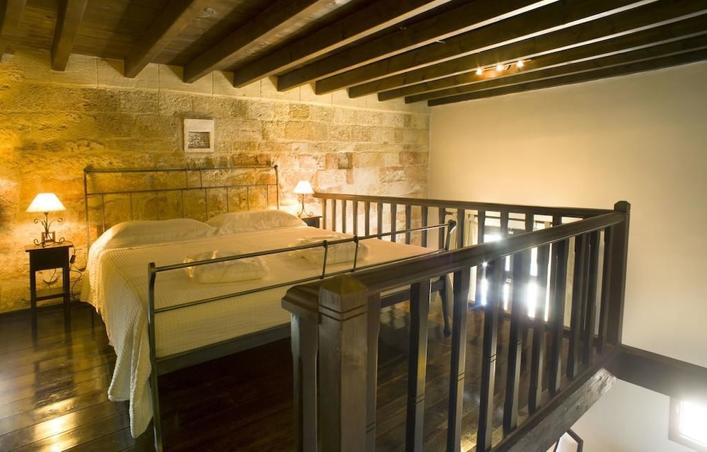 Deluxe Apartment (Helios)