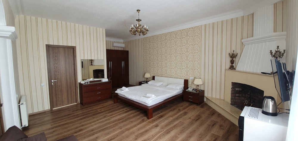 Luxury Suite