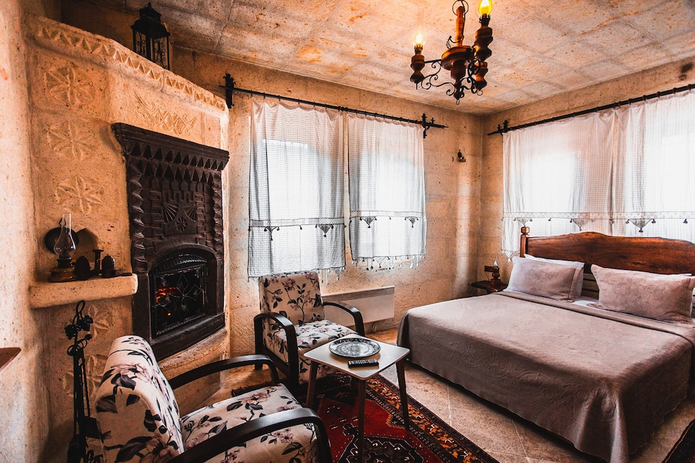 Deluxe Stone Room