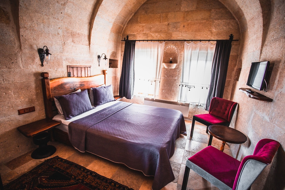Superior Arch Room