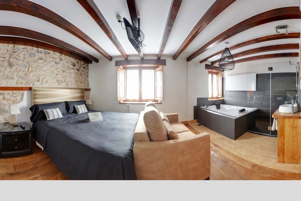 Suite, Jetted Tub
