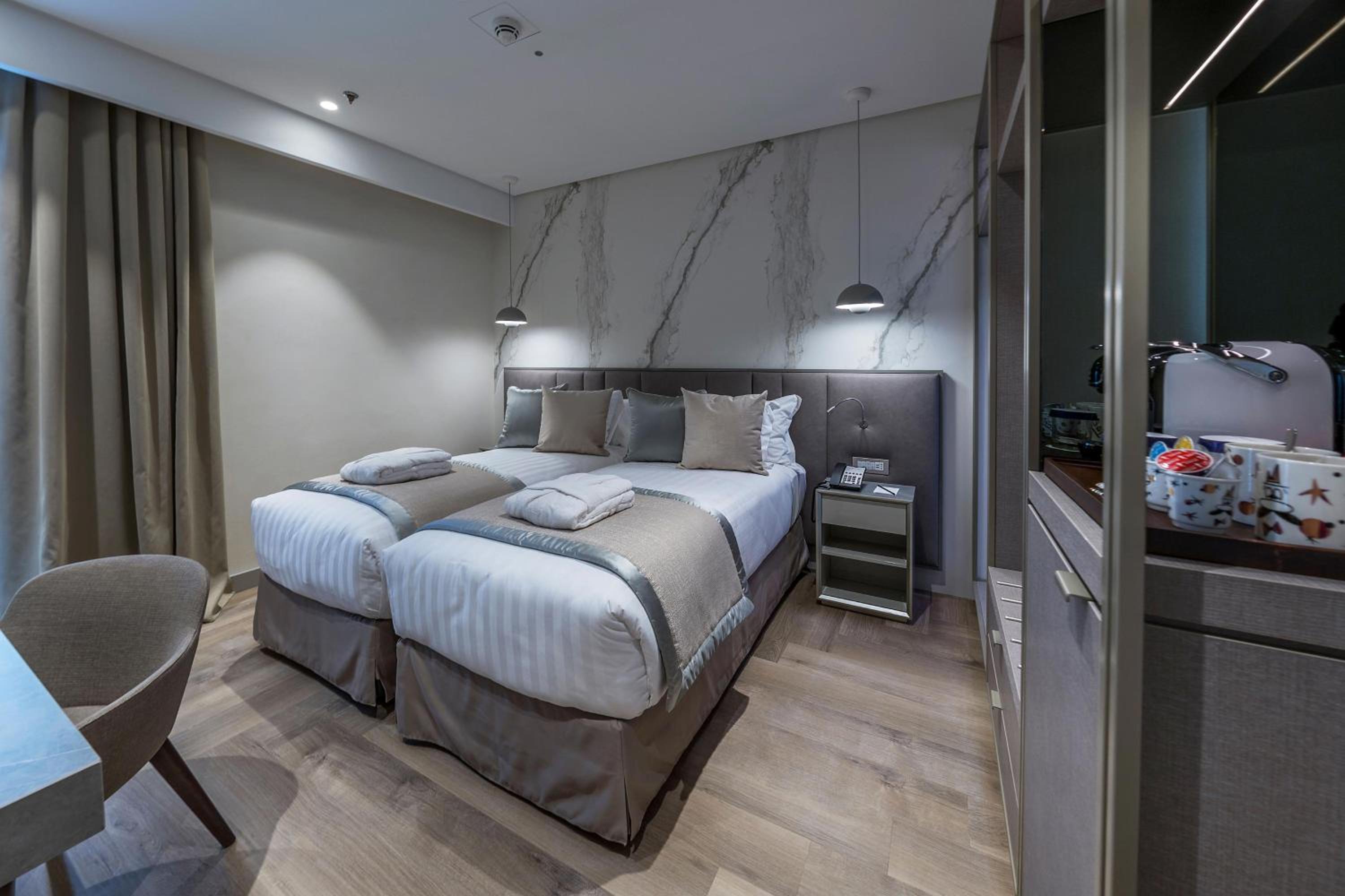 Deluxe, Guest room, 2 Twin/Single Bed(s), City view