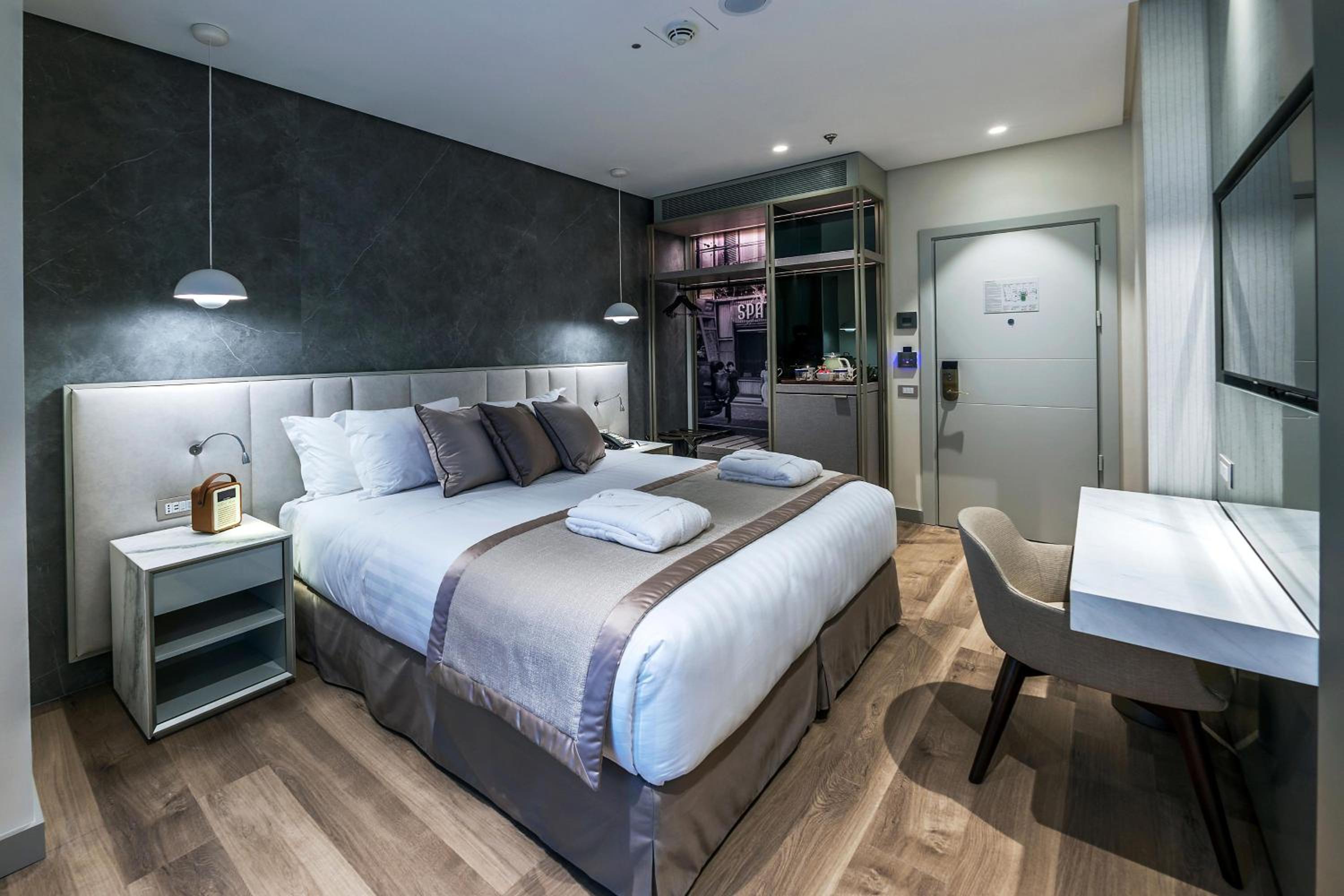 Classic, Guest room, 1 King, City view