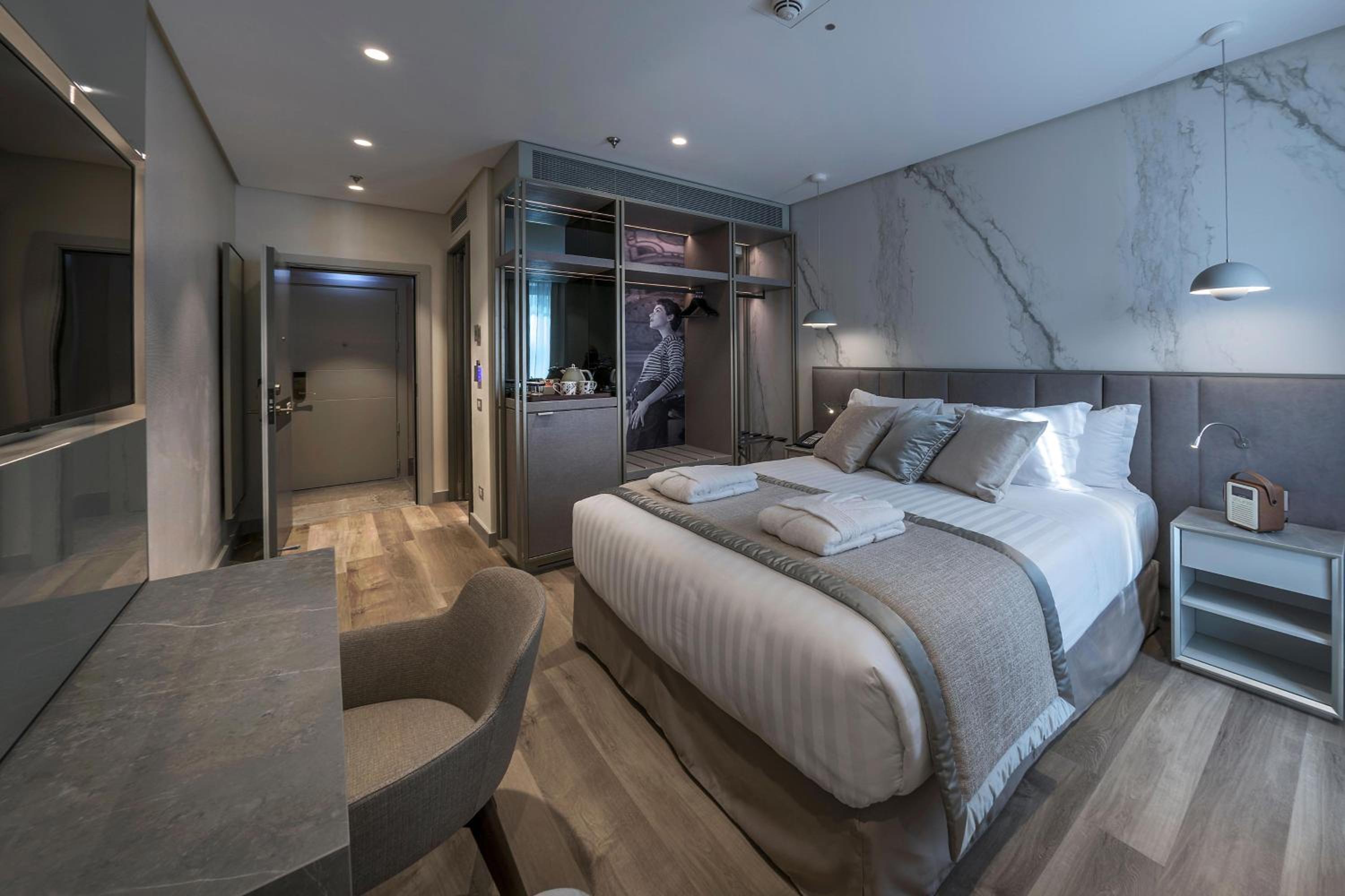 Classic, Guest room, 1 Queen, City view