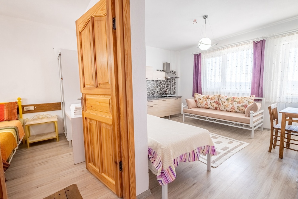 Family Suite, Balcony, Garden View