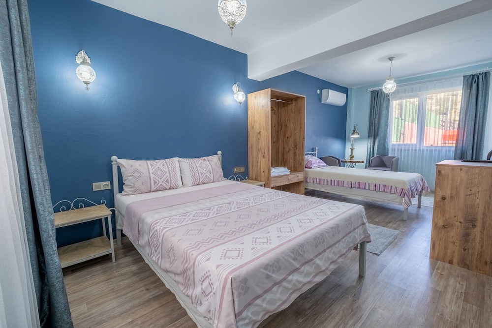 Standard Triple Room, Balcony, Garden View