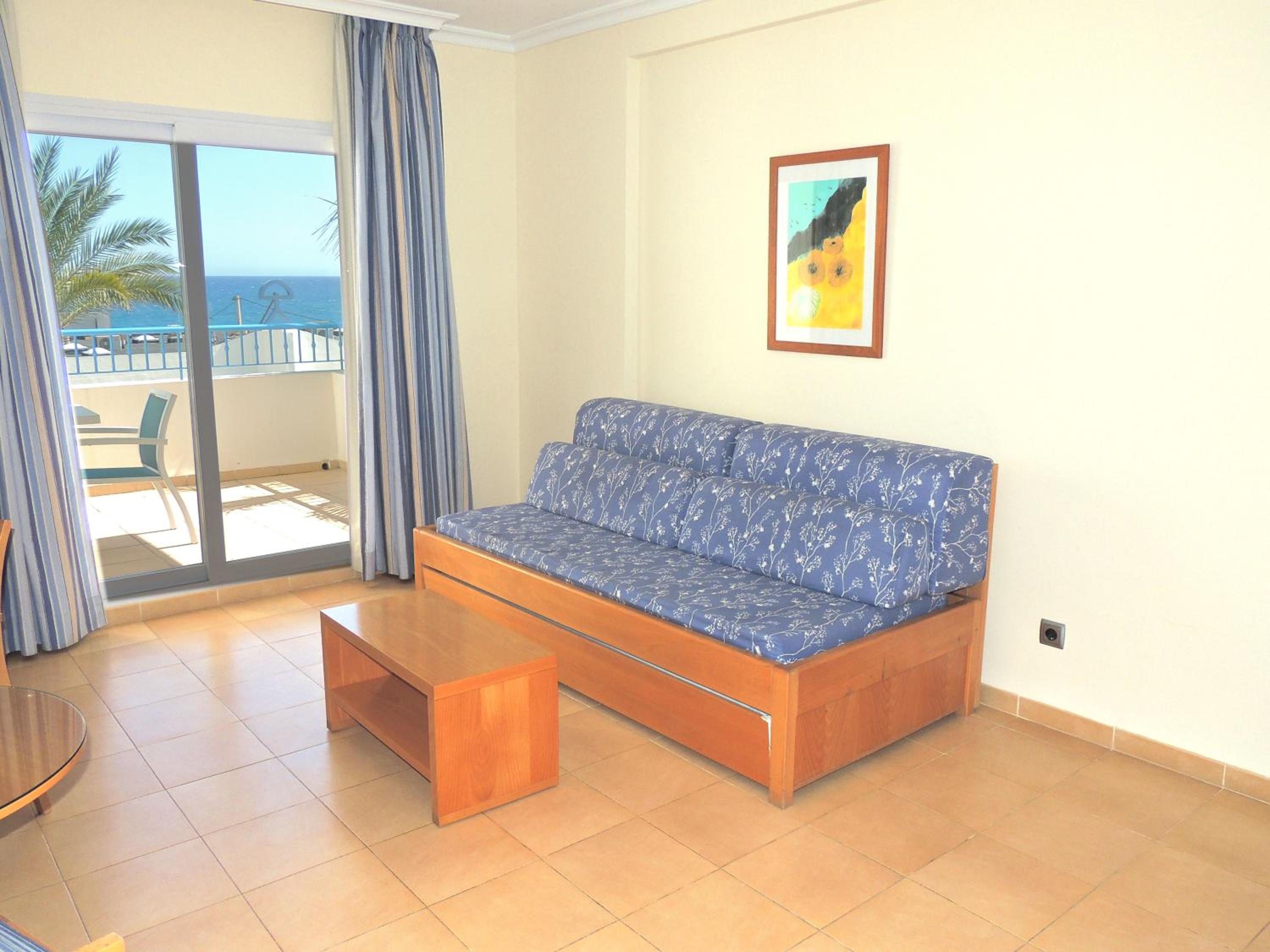 Twin Room with Seating Area and Sea View