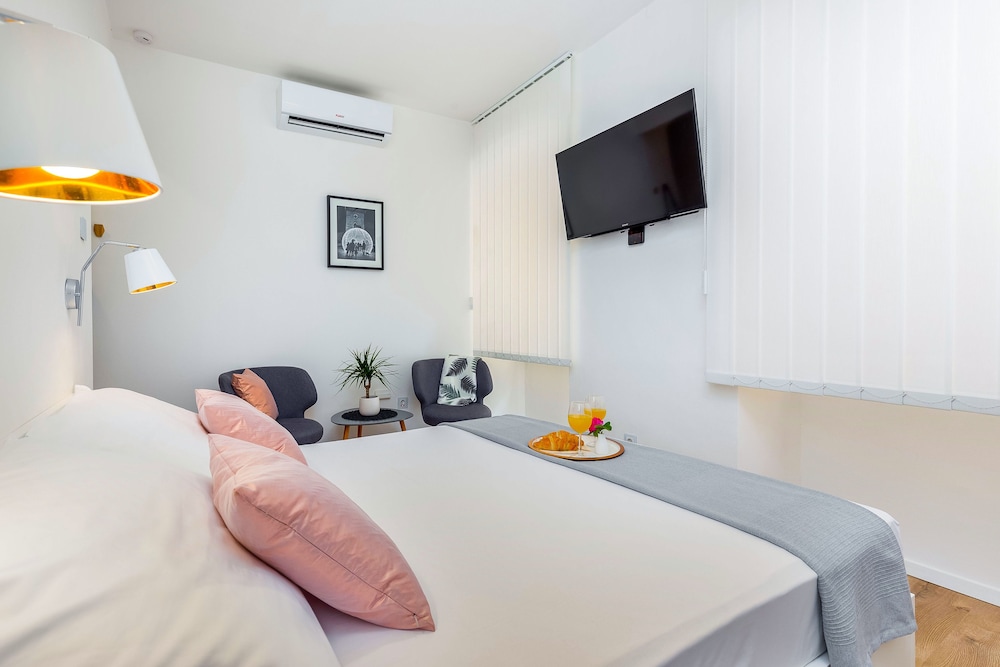 Romantic Apartment, 1 Queen Bed, Non Smoking, Kitchenette