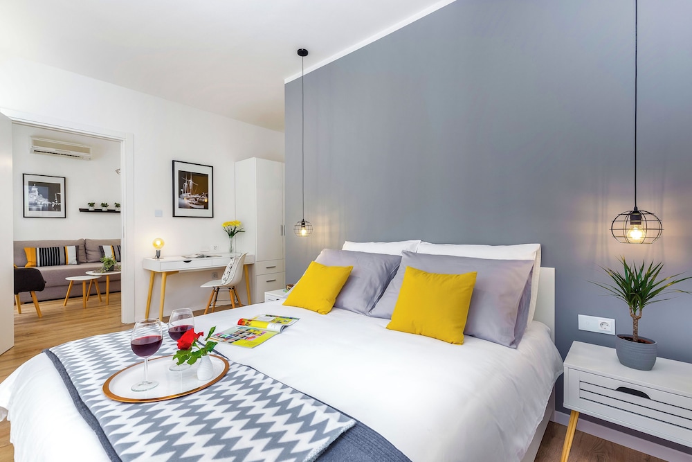 Deluxe Apartment, 1 Queen Bed with Sofa bed, Non Smoking, Kitchenette