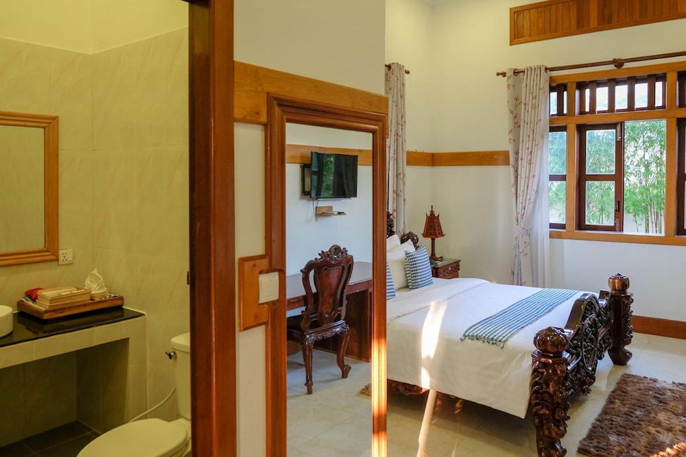 Double Room, 1 King Bed, Garden View