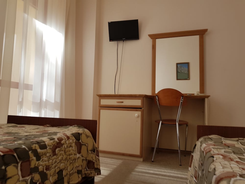 Economy Double or Twin Room, 2 Twin Beds, Courtyard View