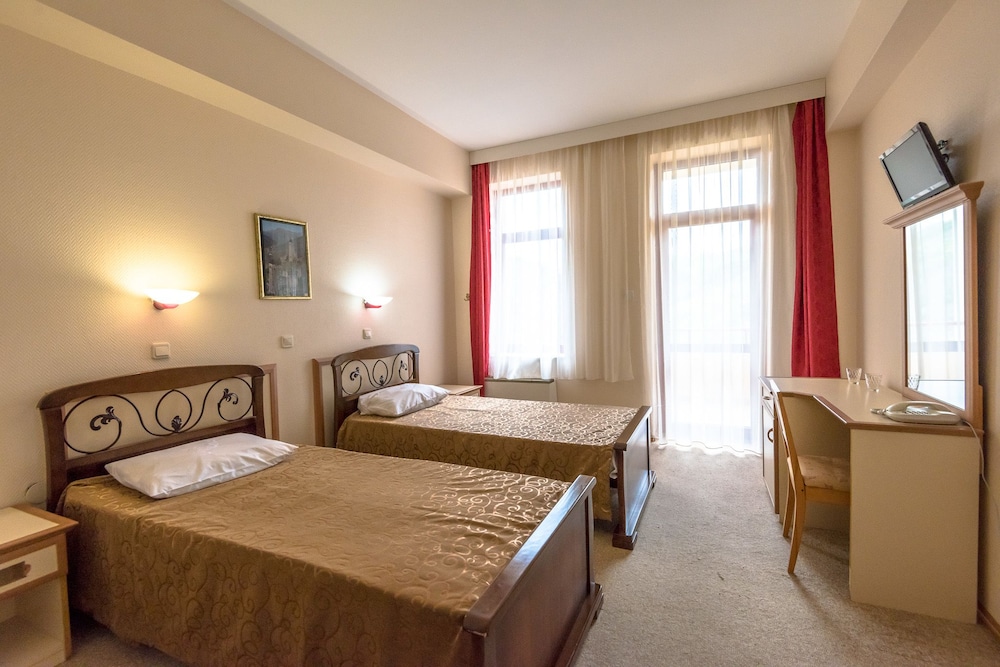 Standard Double or Twin Room, 2 Twin Beds, Mountain View