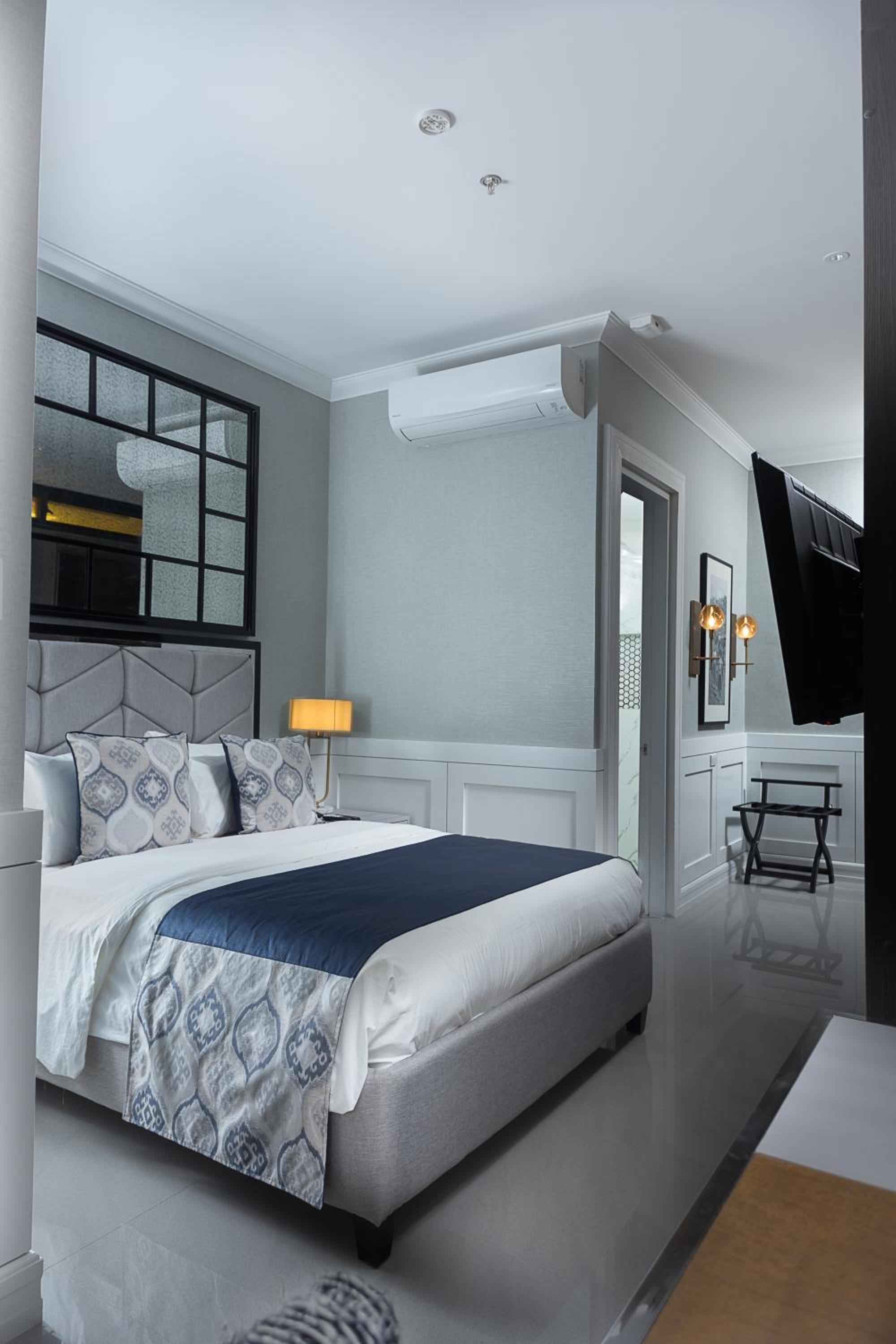 Premiere King Suite