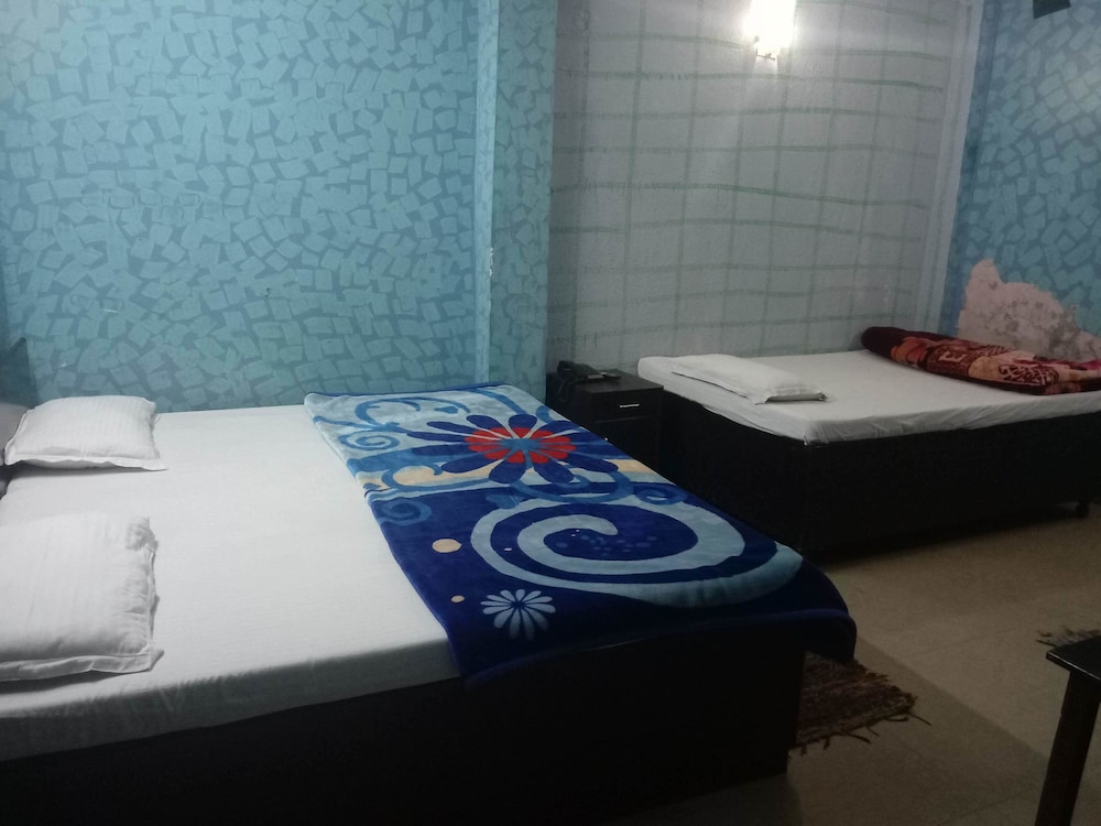 Deluxe Triple Room, Multiple Beds, Smoking