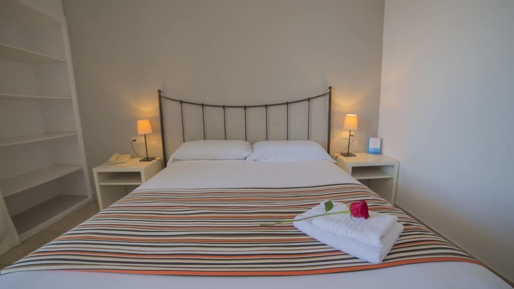 Double Room, 1 Double or 2 Twin Beds