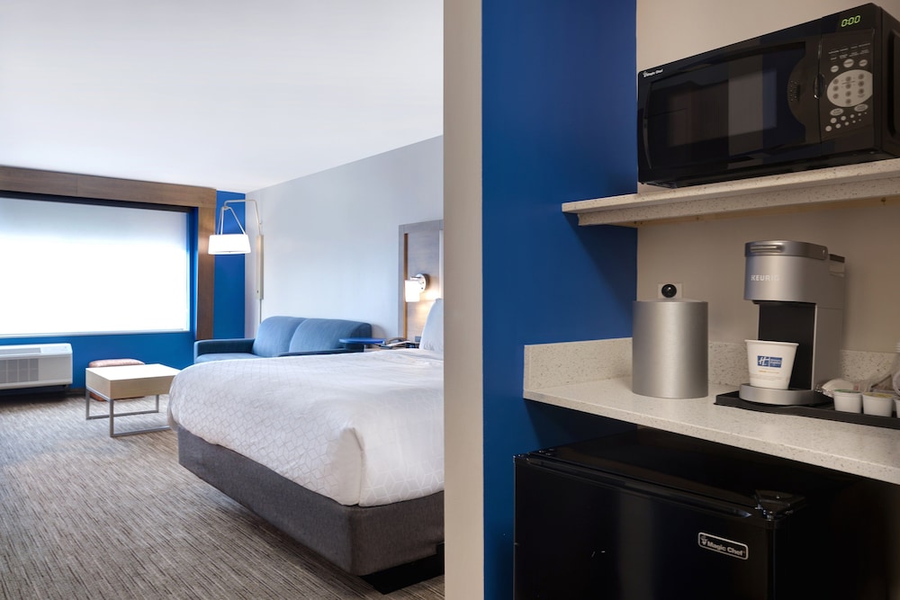 Suite, 1 King Bed, Accessible (Communication)