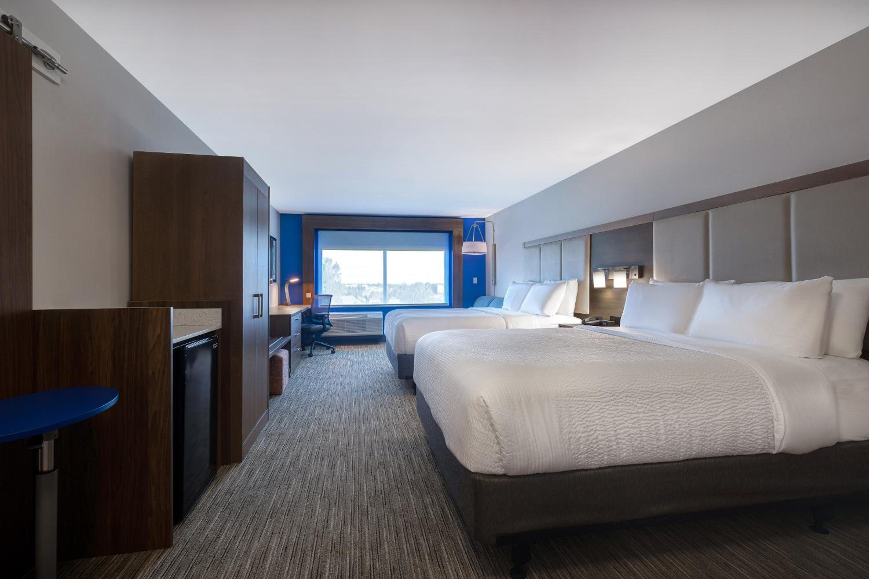 Queen Suite with Two Queen Beds