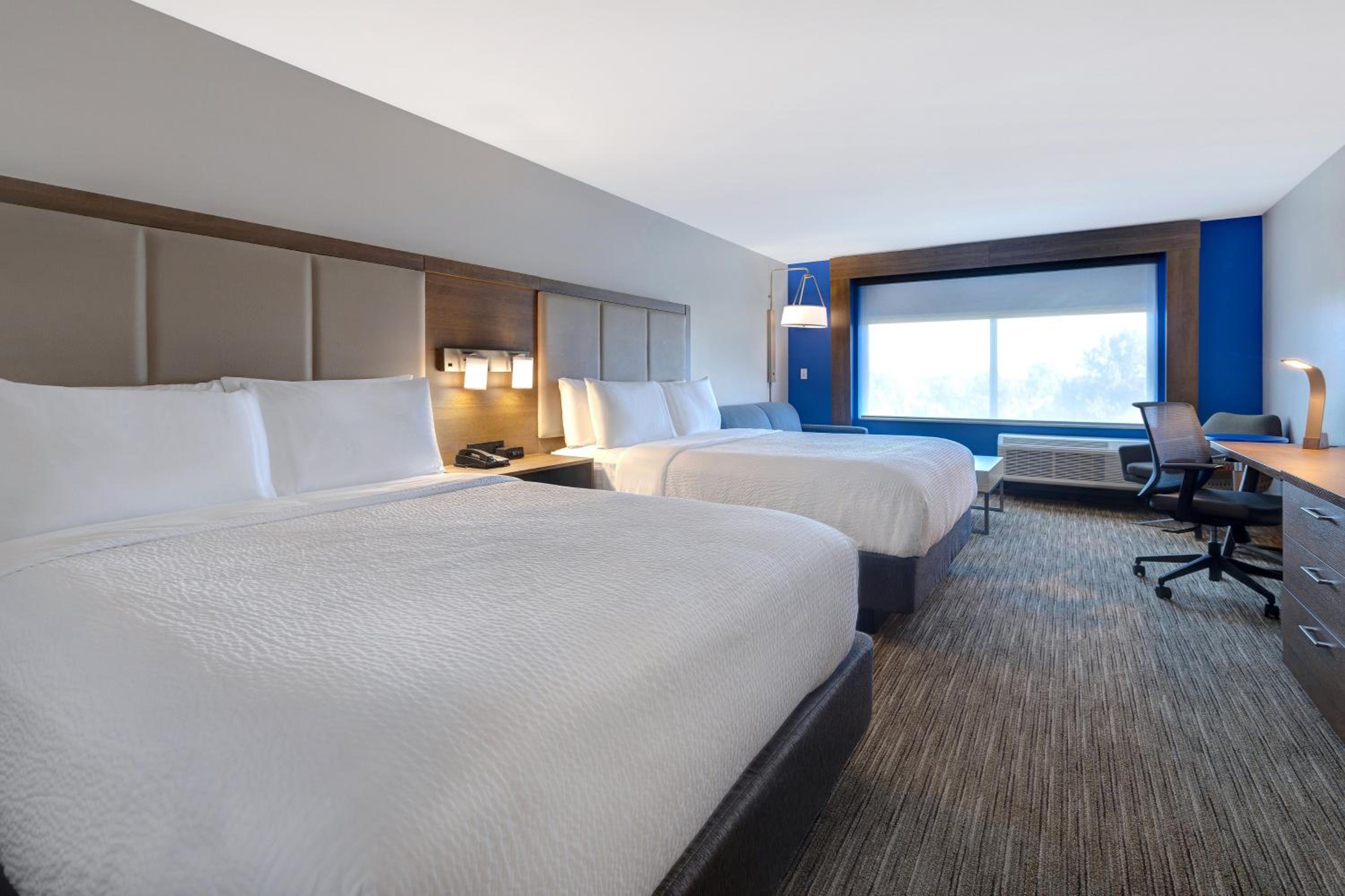 Queen Suite with Two Queen Beds - Hearing Accessible