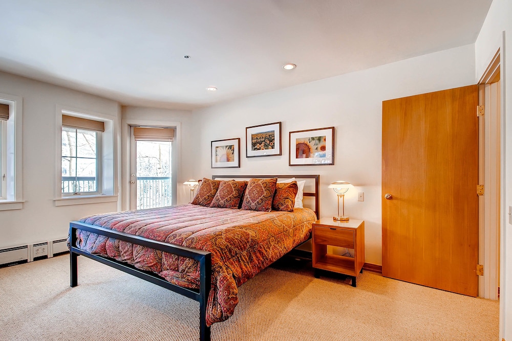 Condo, Multiple Beds (Centennial 2 Bedroom Condo unit no. 7)