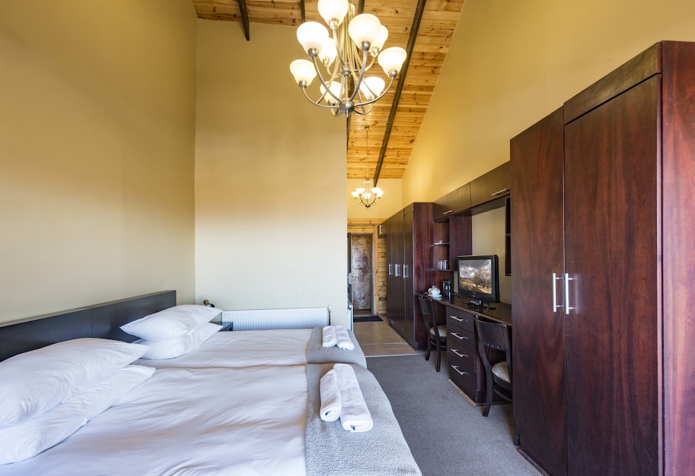 Classic Chalet, 1 Bedroom, Valley View, Mountainside