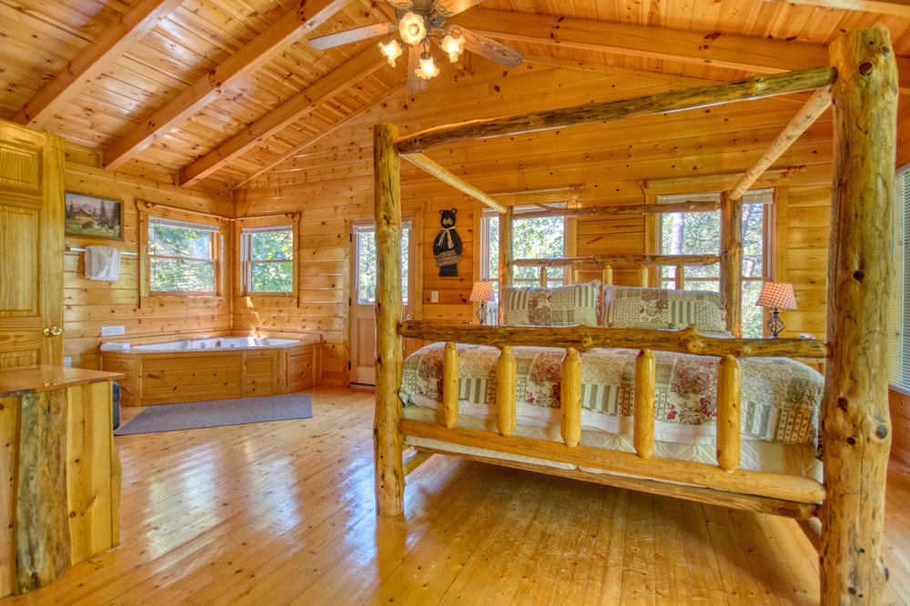 House, Multiple Beds (A Mountain Paradise #295)