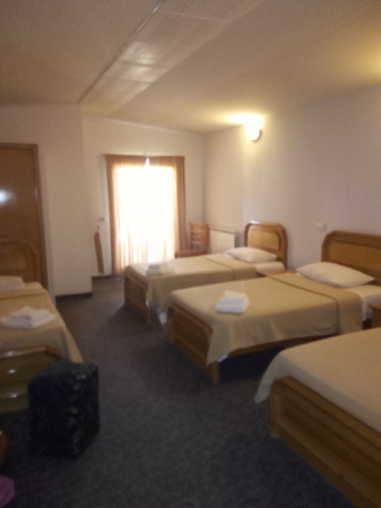 Standard Quadruple Room, Multiple Beds, Non Smoking, Mountain View
