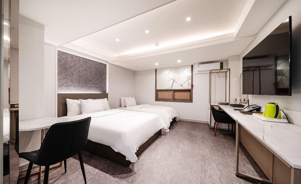 Twin Room with Private Bathroom