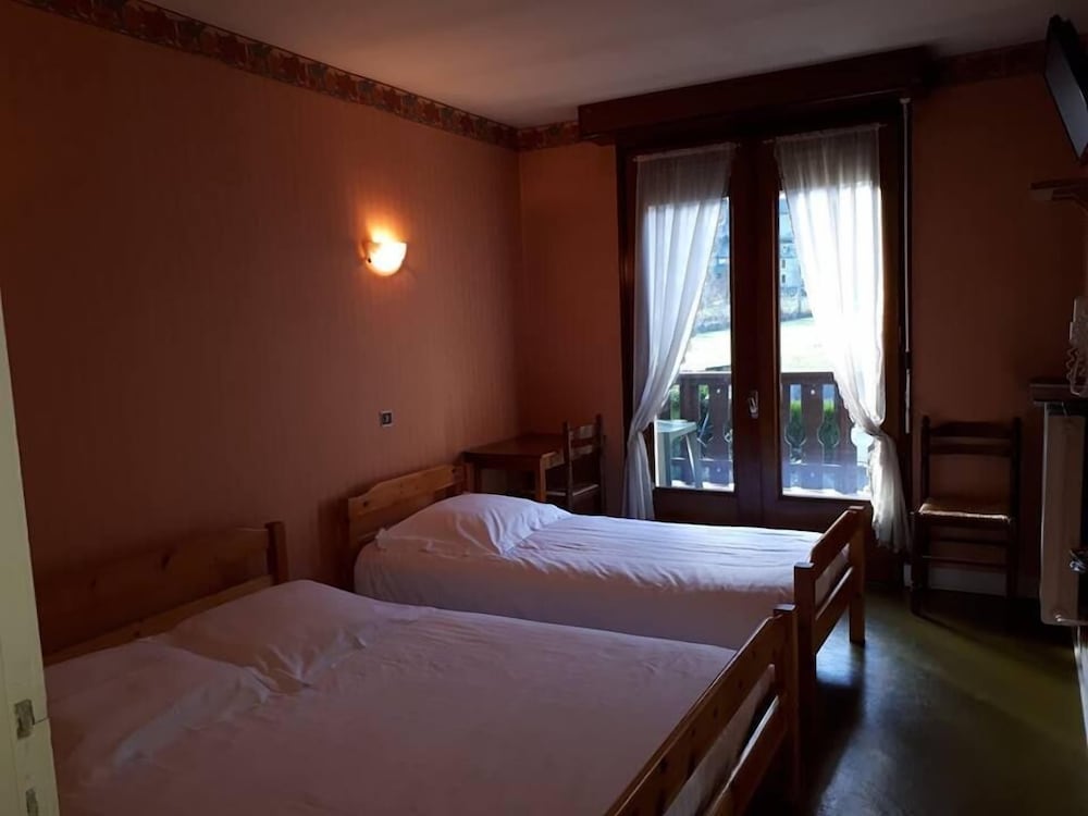 Triple Room, Multiple Beds, Non Smoking (2)