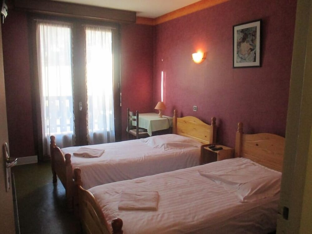 Twin Room, 2 Twin Beds, Non Smoking (5)