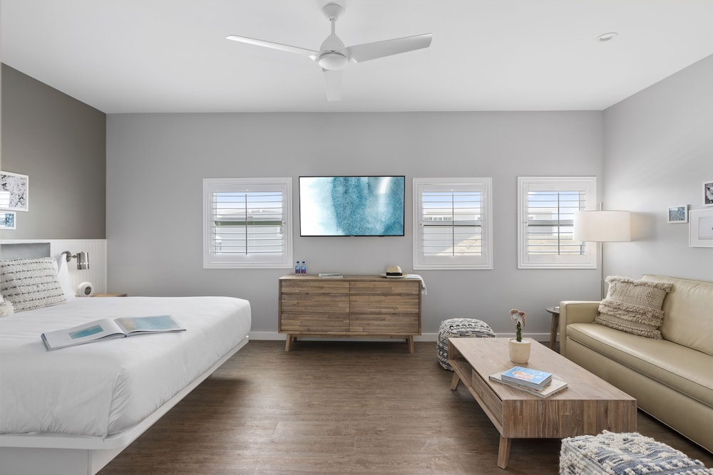 Junior Suite, 1 King Bed with Sofa bed