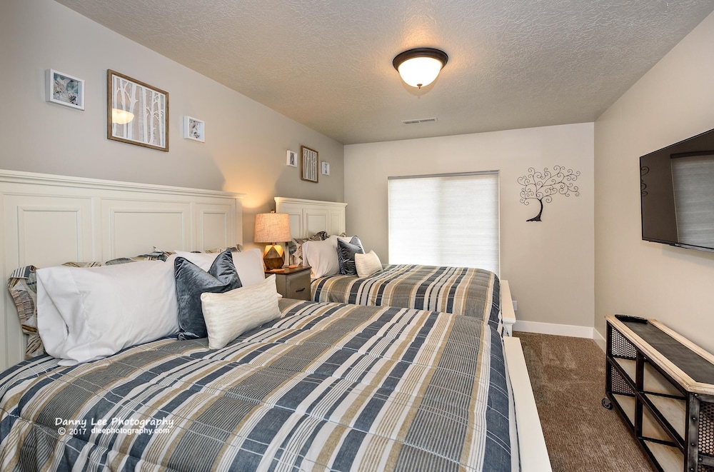 Townhome, Multiple Beds, Mountain View (The Dixie Life)