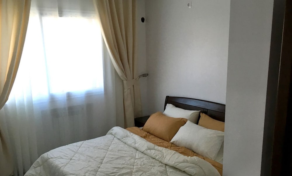 City Apartment, 3 Bedrooms, City View