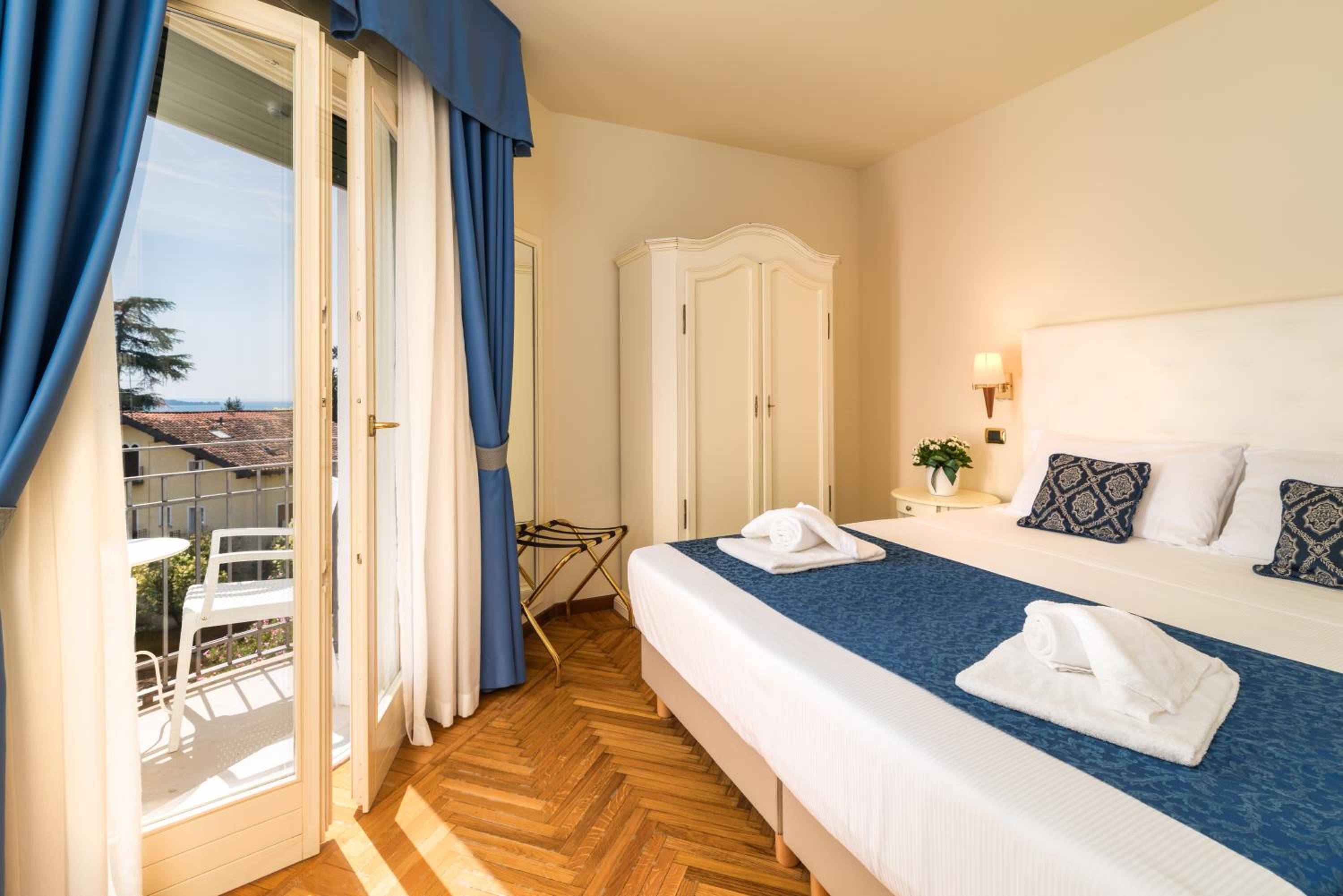 Double Room with Lake View