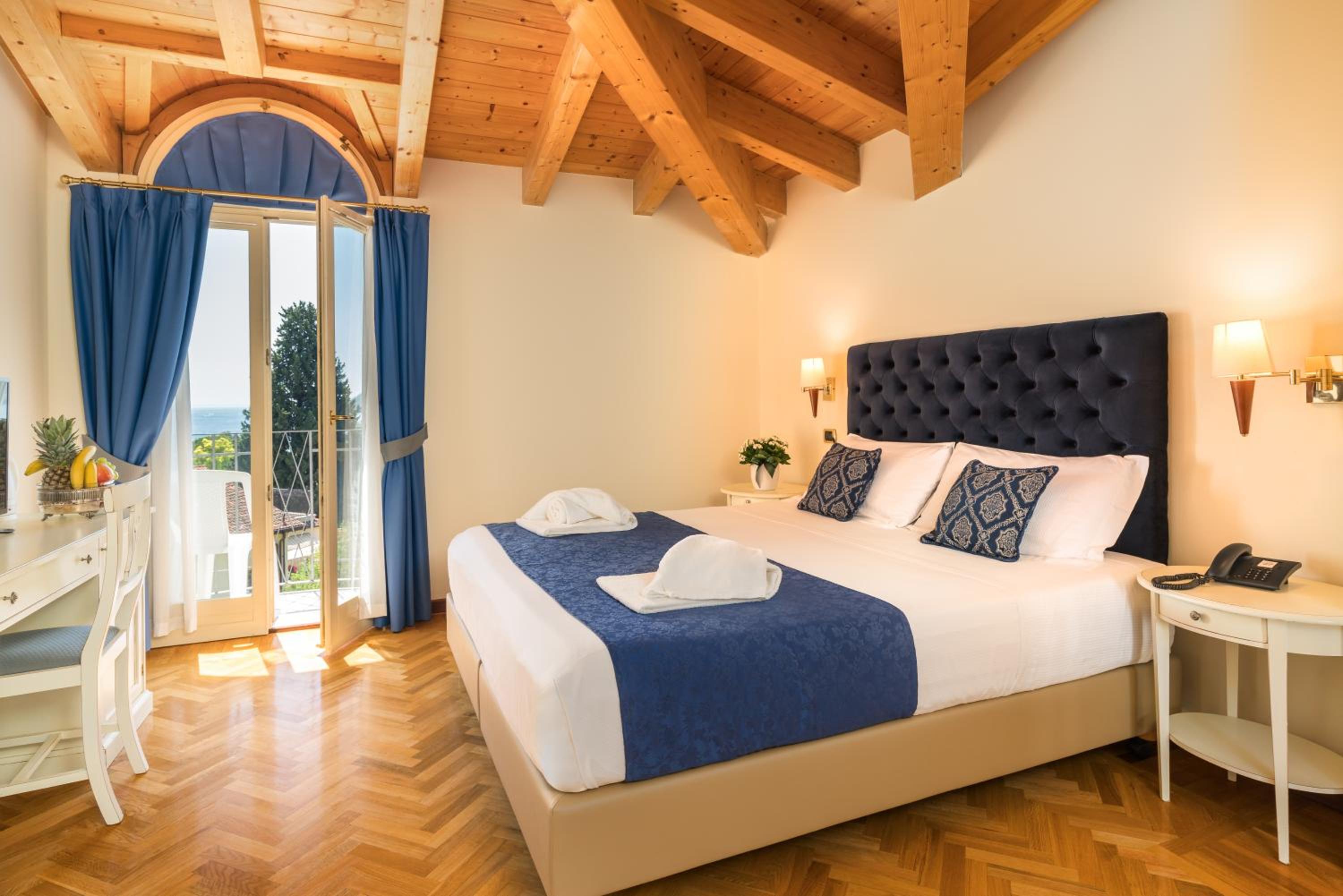 King Room with Lake View