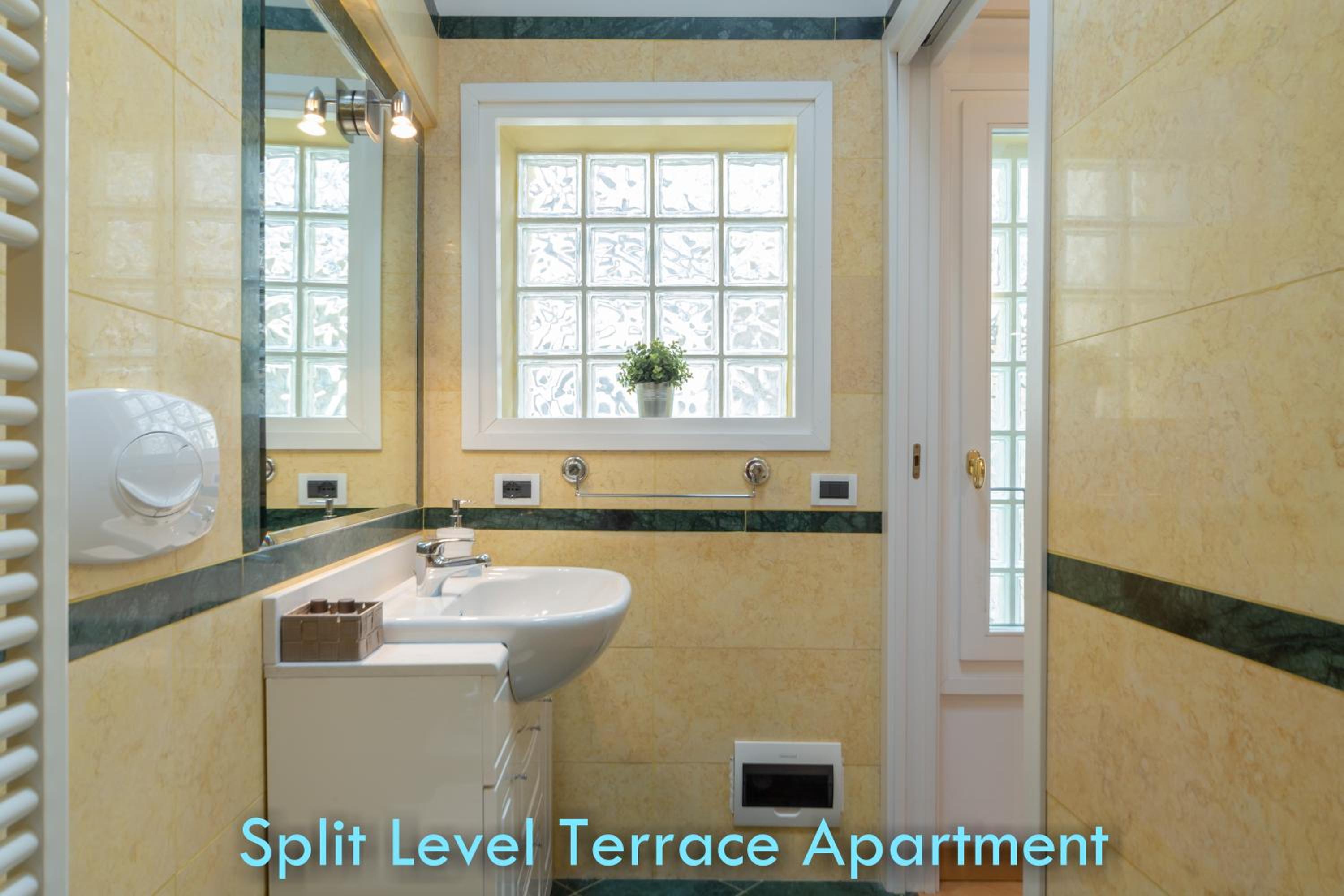 Deluxe Apartment - Split Level