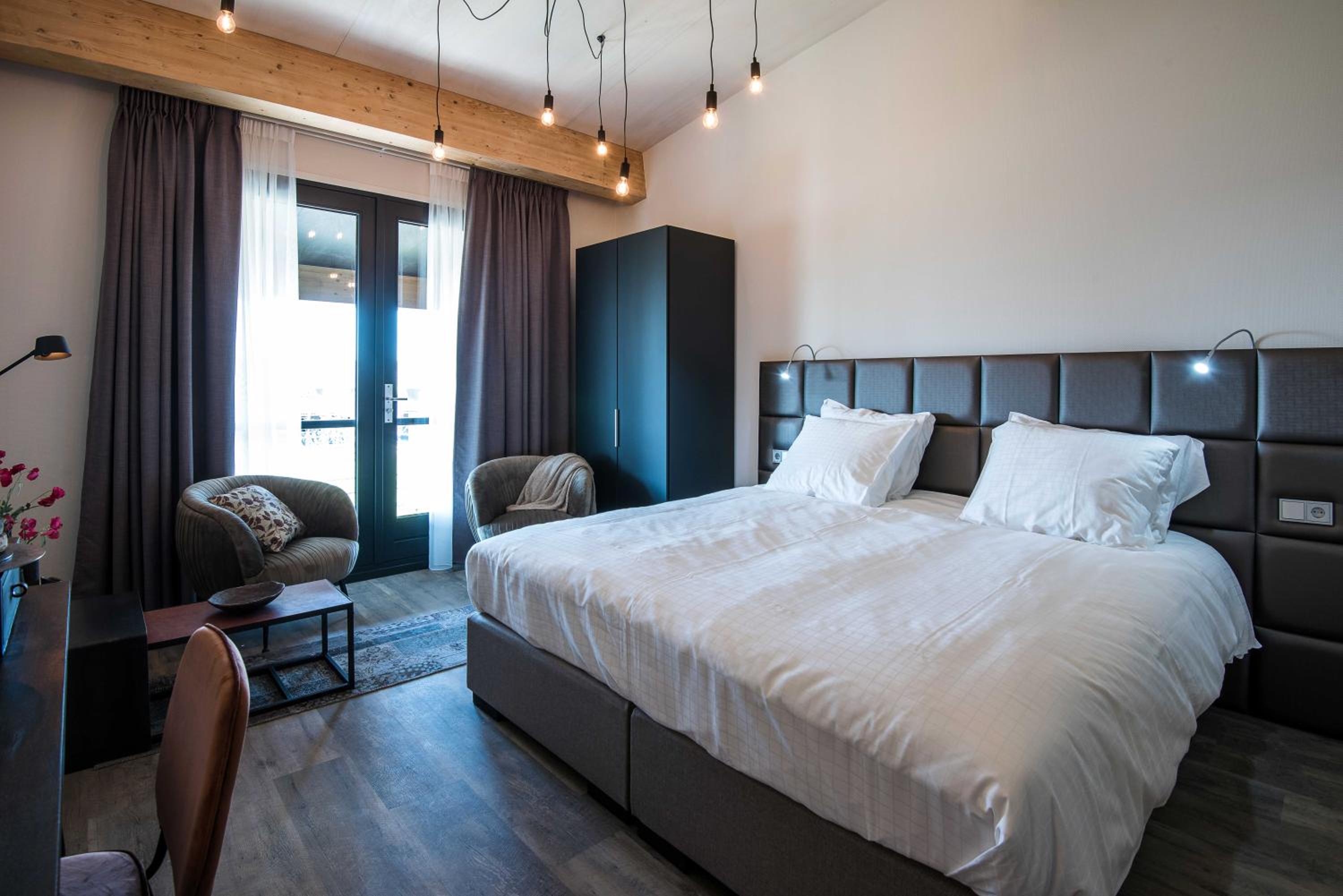 Deluxe Double Room with Shower