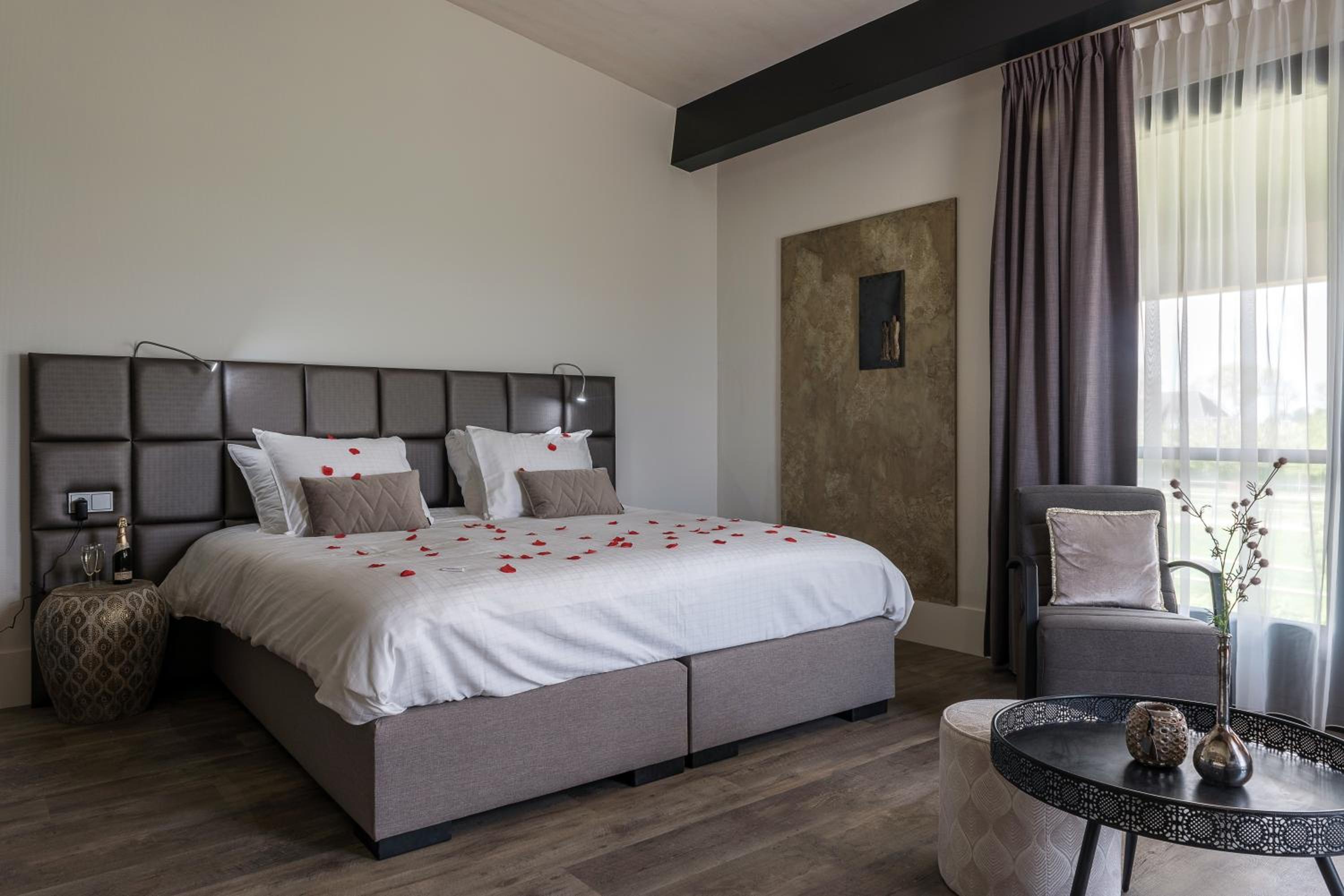 Deluxe Suite with Spa Bath