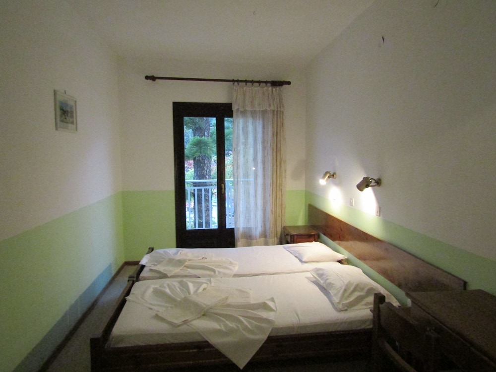 Economy Double Room, Garden View