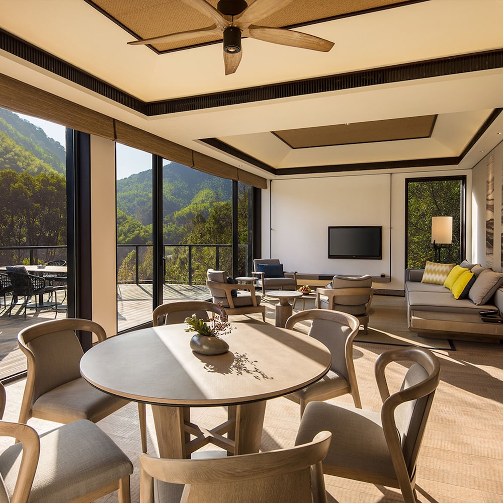 Deluxe Duplex Villa (2 room)