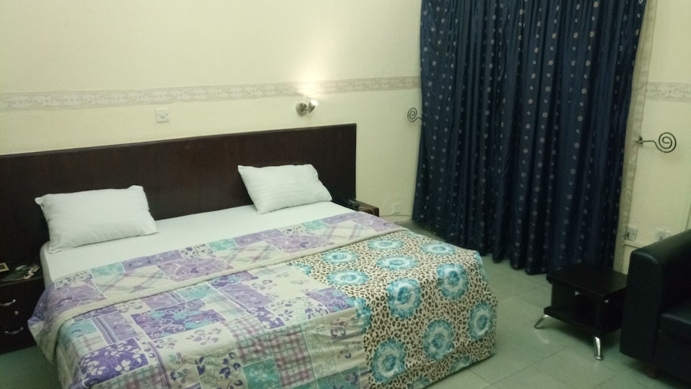 Standard Single Room, Smoking