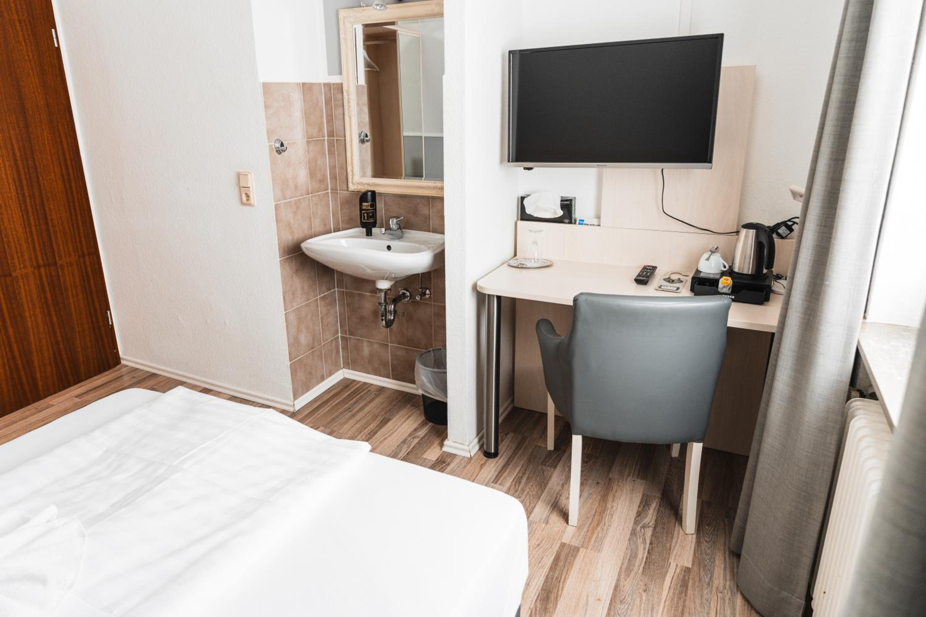 Single Room with Private External Bathroom