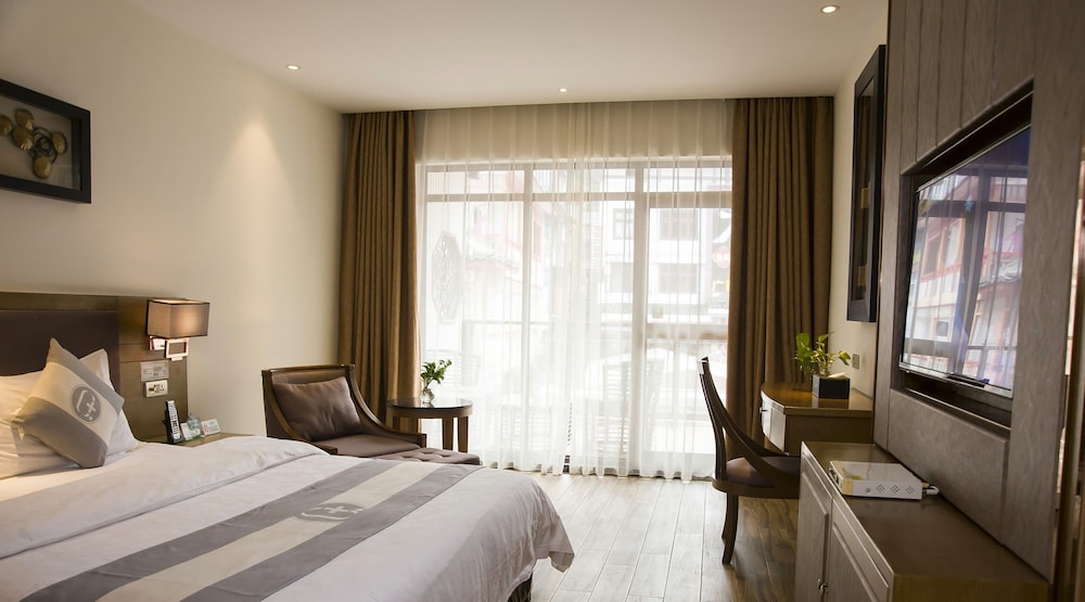 Luxury Double Room, 1 King Bed, Smoking, City View