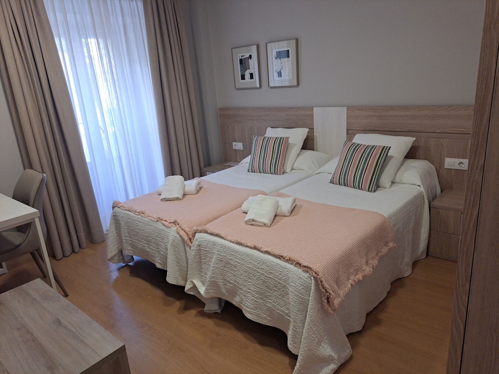Economy Twin Room, Private Bathroom