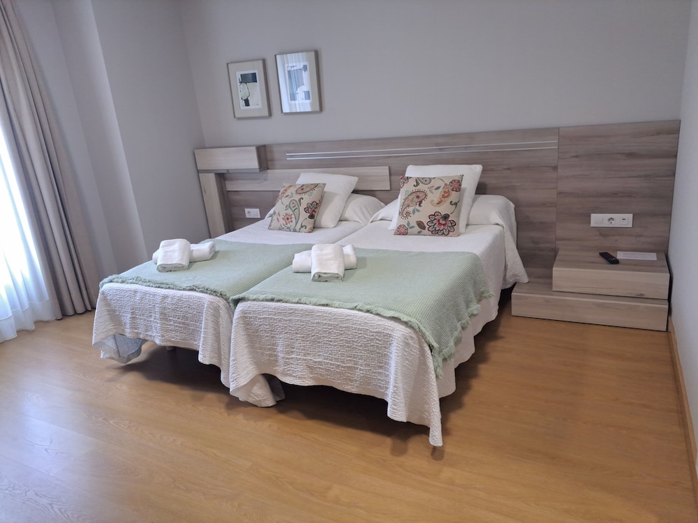 Deluxe Twin Room, Private Bathroom