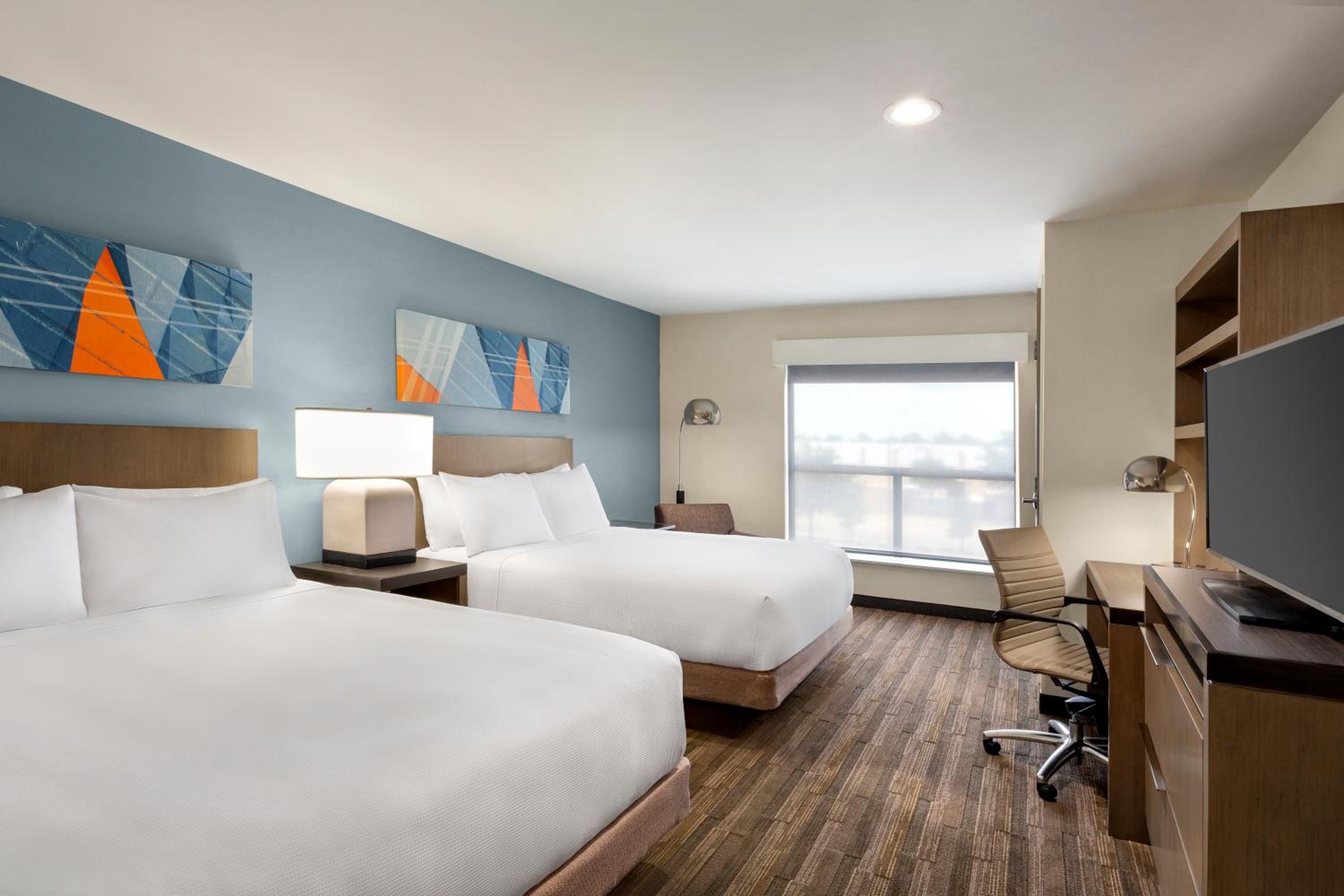 Den Guestroom with Two Queen Beds
