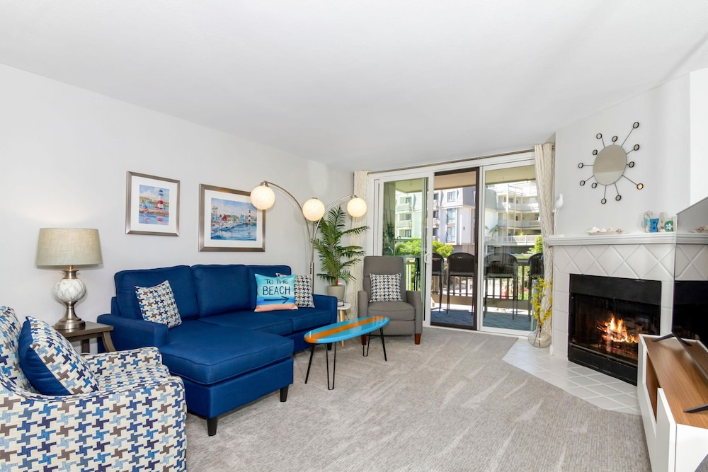 House, Multiple Beds (Surfside Life)