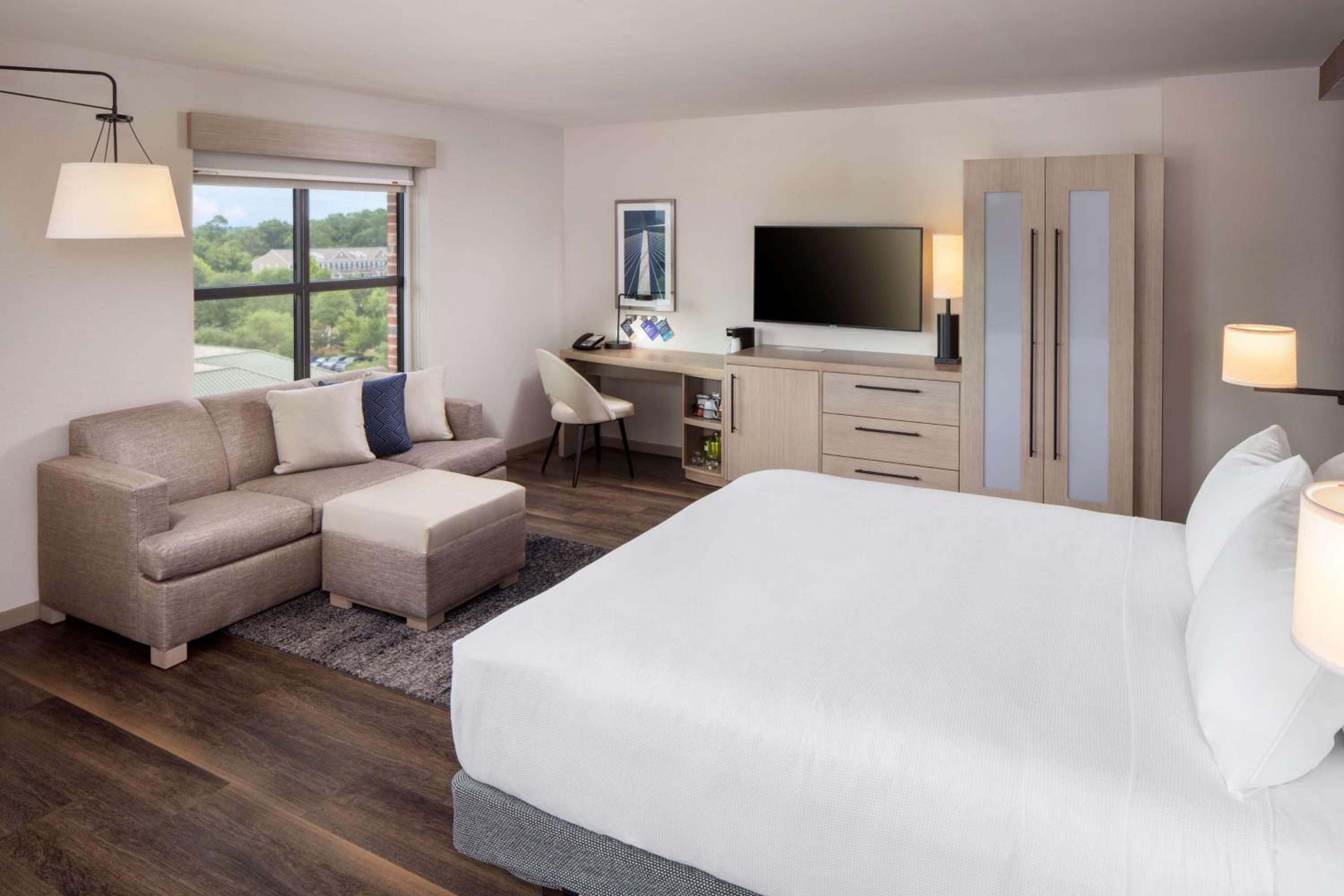 Corner King Room with Sofa Bed