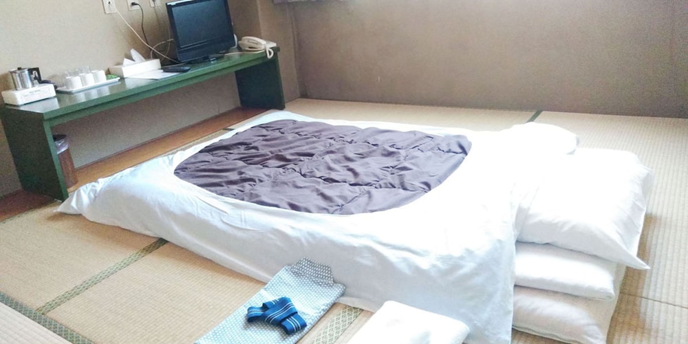 (Male Only) Japanese style 6 tatami room, no bathroom, Non Smoking